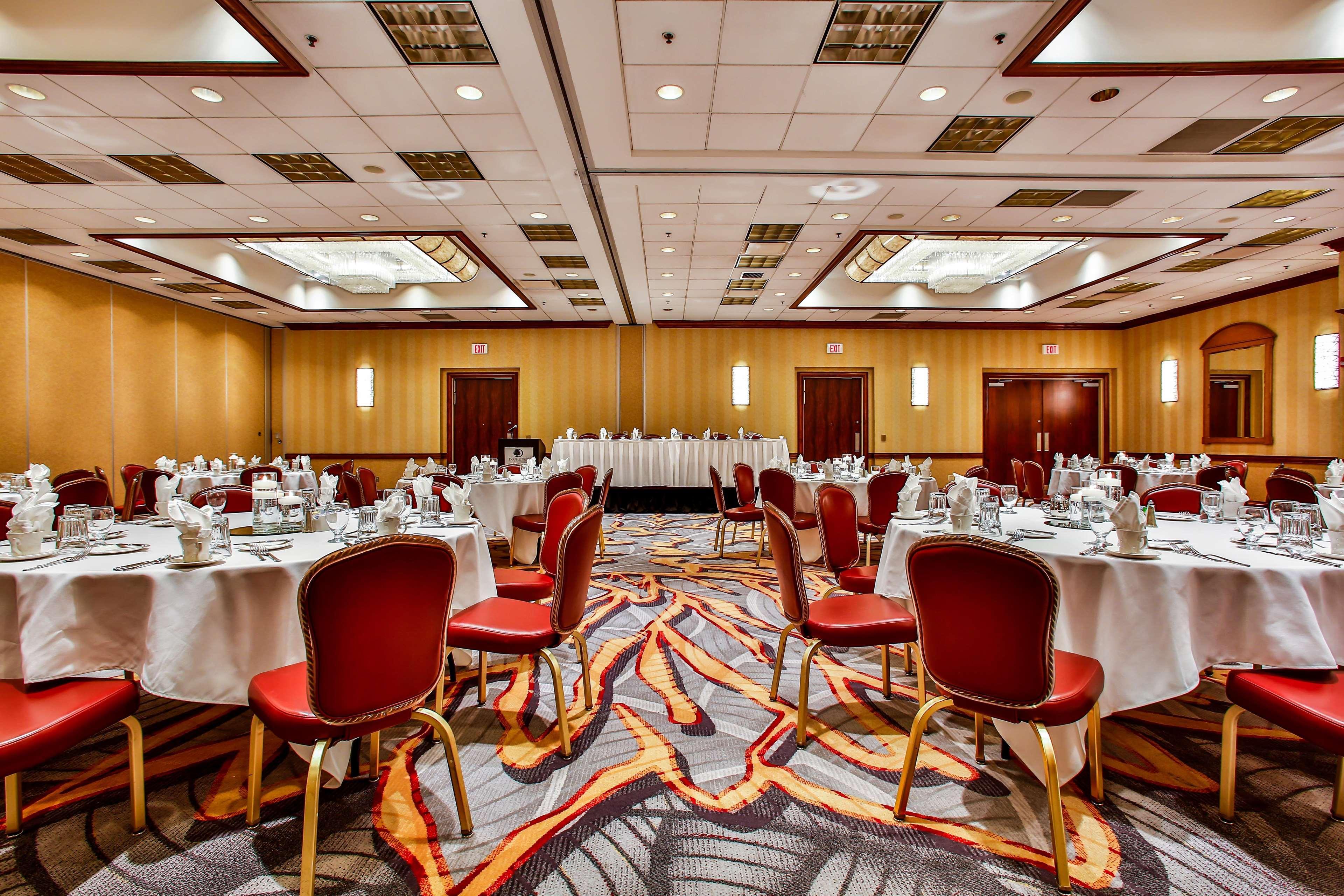 Doubletree By Hilton Chicago/Alsip Hotel Exterior photo